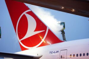 Uçaklar Buzlanmaya Karşı Alkol ile Yıkanıyor