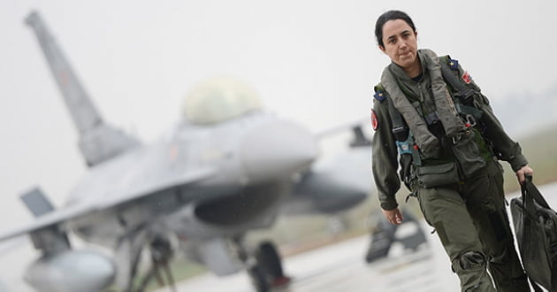 kadın pilot