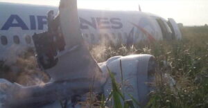 Kuş-sürüsüne-dalan-uçak-mısır-tarlasına-acil-iniş-yaptı!-