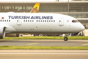 türk hava yolları - Boeing 787 dreamliner TC-LLC yeni delhi hindistan