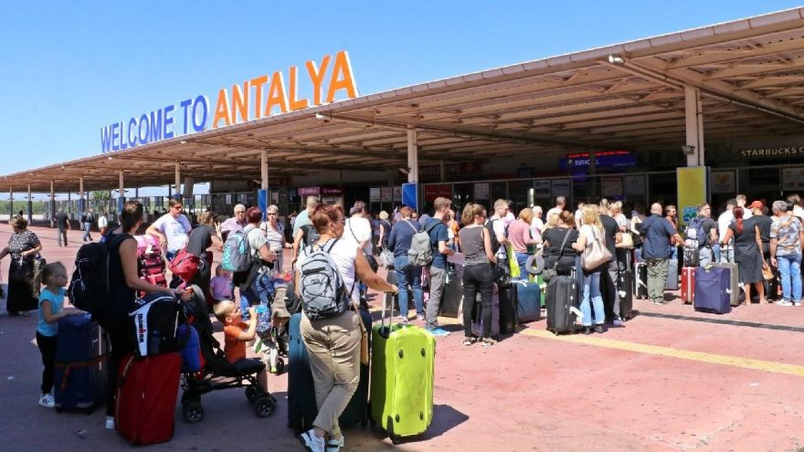 Antalya’da Thomas Cook Mağdurları İçin Kriz Masası Oluşturuldu