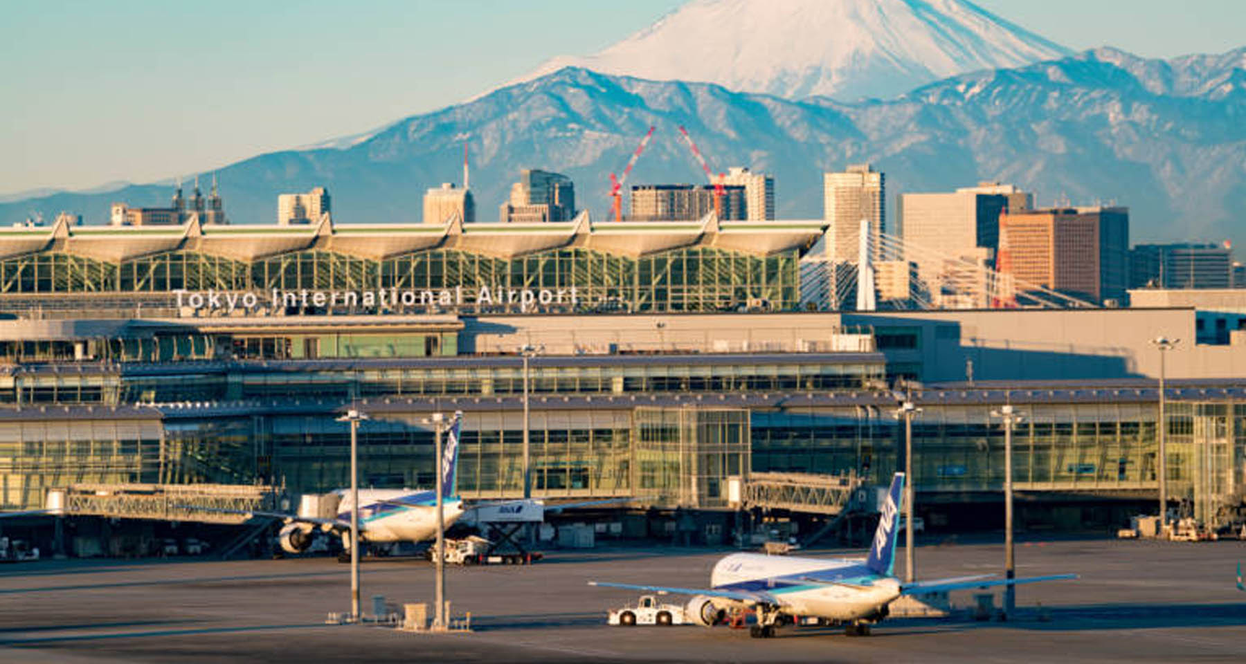 Tokyo airport. Аэропорт Ханеда Япония. Международный аэропорт Токио. Аэропорты Японии Ханэда. Токийский аэропорт Ханэда.