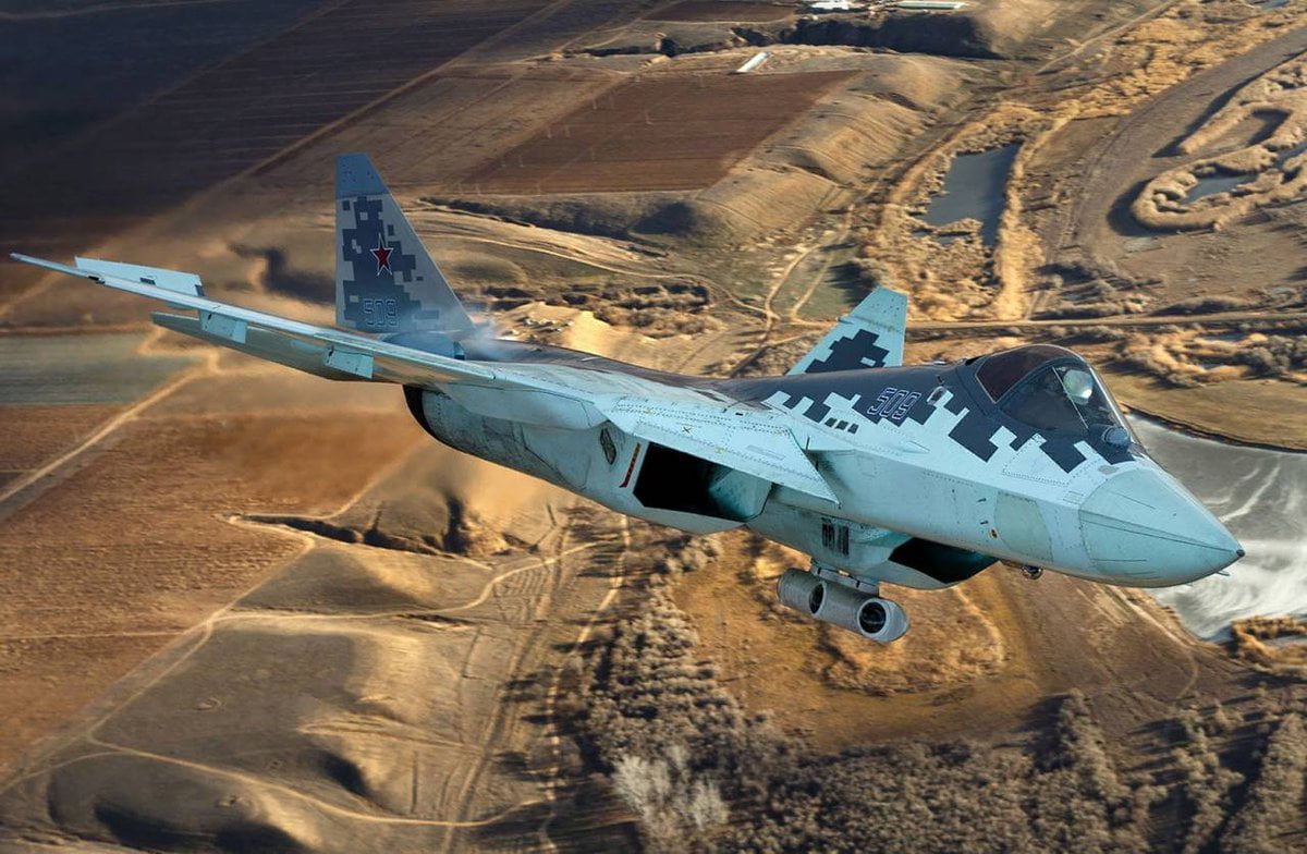 Su-57'nin altındaki konteyner ne2