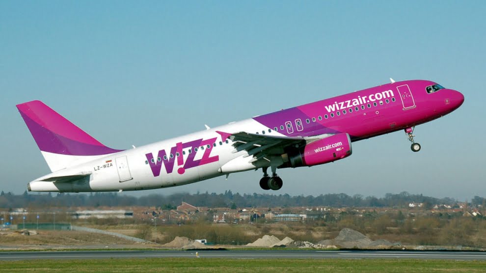 Wizz Air'in Dubai-Katowice seferini yapan yolcu uçağı İstanbul Havalimanı'na acil iniş yaptı