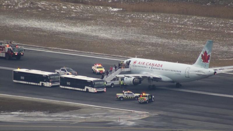 air canada lastiği patladı