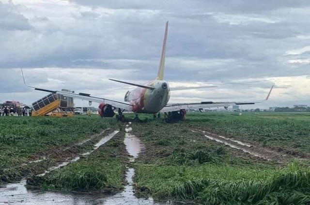 vietnam uçak pistten çıktı