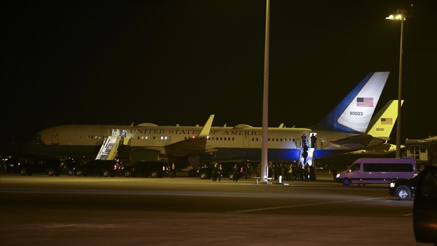 Mike Pence uçağı acil iniş yaptı