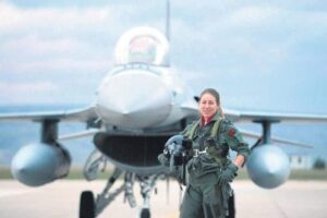 türkiyenin ilk kadın f16 pilotu Berna-Şen