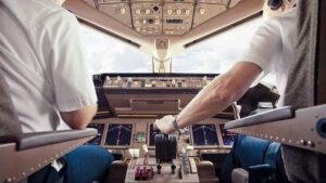 Pilot adaylarından okul için iflas talebi