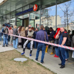 Rusya'da Türk Hava Yolları önünde uzun kuyruklar