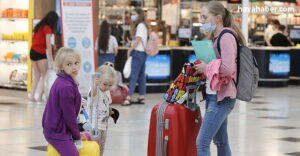 Rusya'dan-ilk-turist-kafilesi-Antalya'ya-geldi