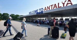 antalya-havalimanı-rus-turist
