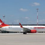 Corendon-Airlines’-tan-yeni-üs-Bu-bez-de-Basel-havalimanında-bir-uçak-konumlandırıyor