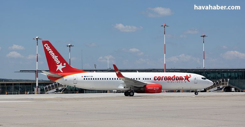 Corendon-Airlines’-tan-yeni-üs-Bu-bez-de-Basel-havalimanında-bir-uçak-konumlandırıyor