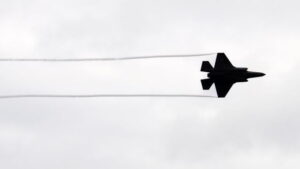 ABD, düşen F-35 uçağının enkazını çıkardı