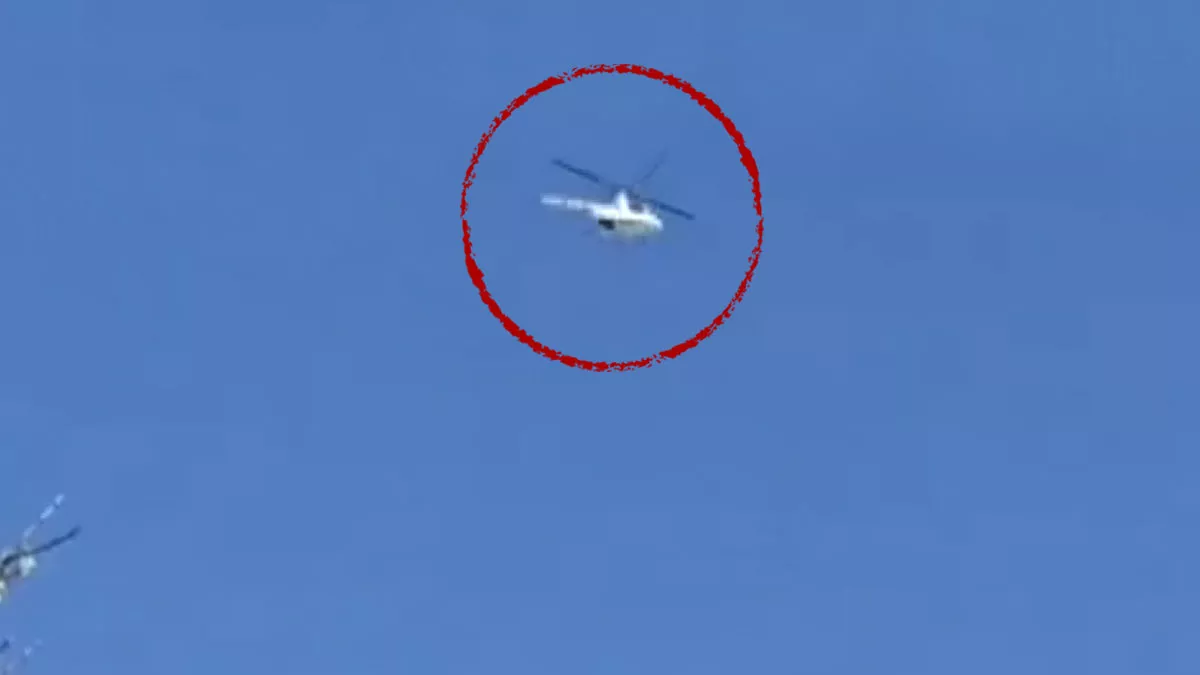 ABD'nin Texas eyaletinde bir helikopterin henüz bilinmeyen nedenle düşmesi sonucu pilot hayatını kaybetti. Helikopterin savrularak düştüğü anlar kameralar tarafından saniye saniye kaydedildi.