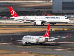 thy a350 ve B737 İstanbul Havalimanı