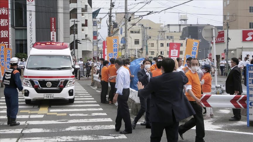 Eski Japonya Başbakanı Abe Şinzo silahlı saldırıda hayatını kaybetti