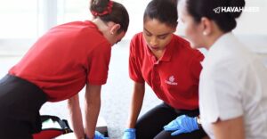 Emirates,-Dünya-İlk-Yardım-Günü’nü,-hayat-kurtaran-becerilere-sahip-binlerce-yeni-kabin-görevlisinin-mezuniyetiyle-kutluyor!