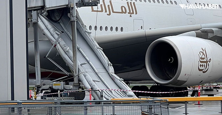 Emirates'in-Airbus-A380'i-slide-patlattı