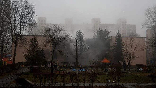 Ukrayna'da bir binanın üzerine helikopter düştü İçişleri Bakanı dahil 16 ölü