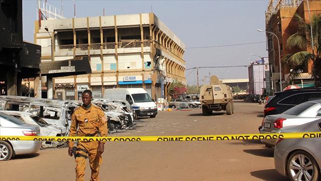 burkina-faso havalimanı çöktü