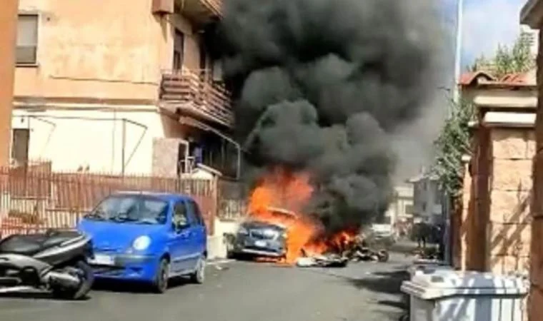 İtalya Hava Kuvvetleri'ne (Aeronautica Militare) ait iki hafif eğitim uçağının başkent Roma yakınlarında havada çarpıştı. Kazada 2 pilot hayatını kaybetti.