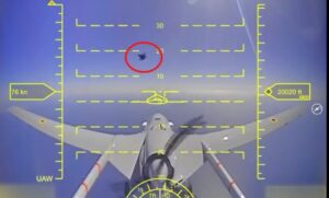 Su-27, Bayraktar TB2’yi düşürmeye çalıştı; o anlar kamerada