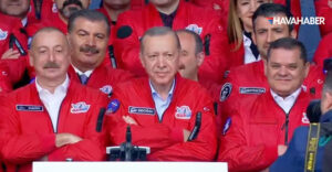 Cumhurbaşkanı-Recep-Tayyip-Erdoğan,-rahatsızlığının-ardından-ilk-defa-bir-programa-katılıyor.-Erdoğan,-Azerbaycan-Cumhurbaşkanı-İlham-Aliyev'le-birlikte-Teknofest-alanına-geldi