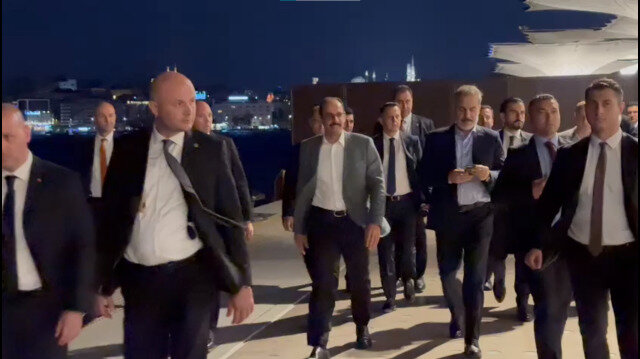 Dışişleri Bakanı Hakan Fidan ile MİT Başkanı İbrahim Kalın heyetle İstanbul’da yürüyüşe çıktı: Vatandaşlardan yoğun ilgi