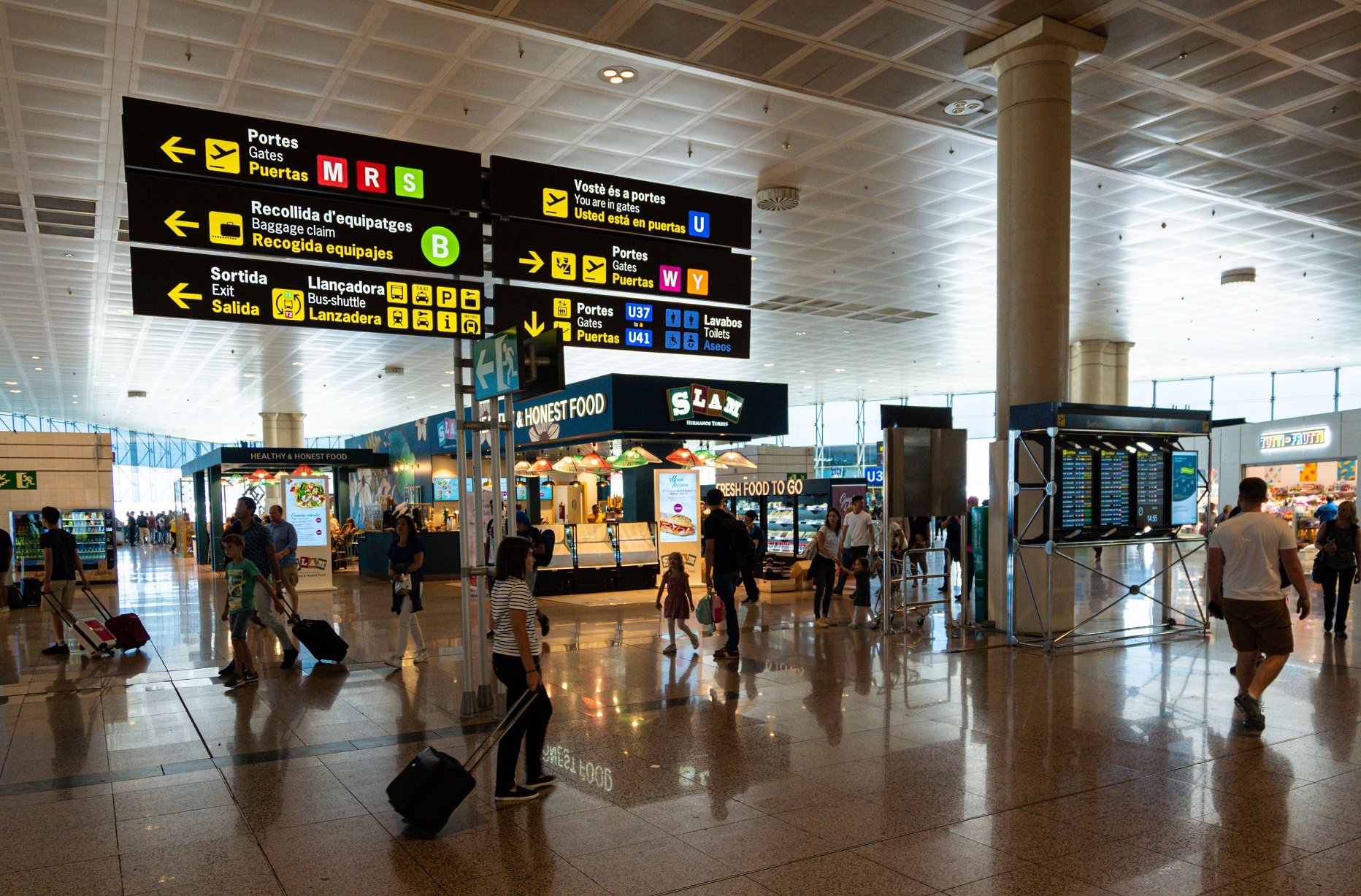 Barcelona,,Spain.,August,2019:,Passengers,In,Transit,In,Terminal,2