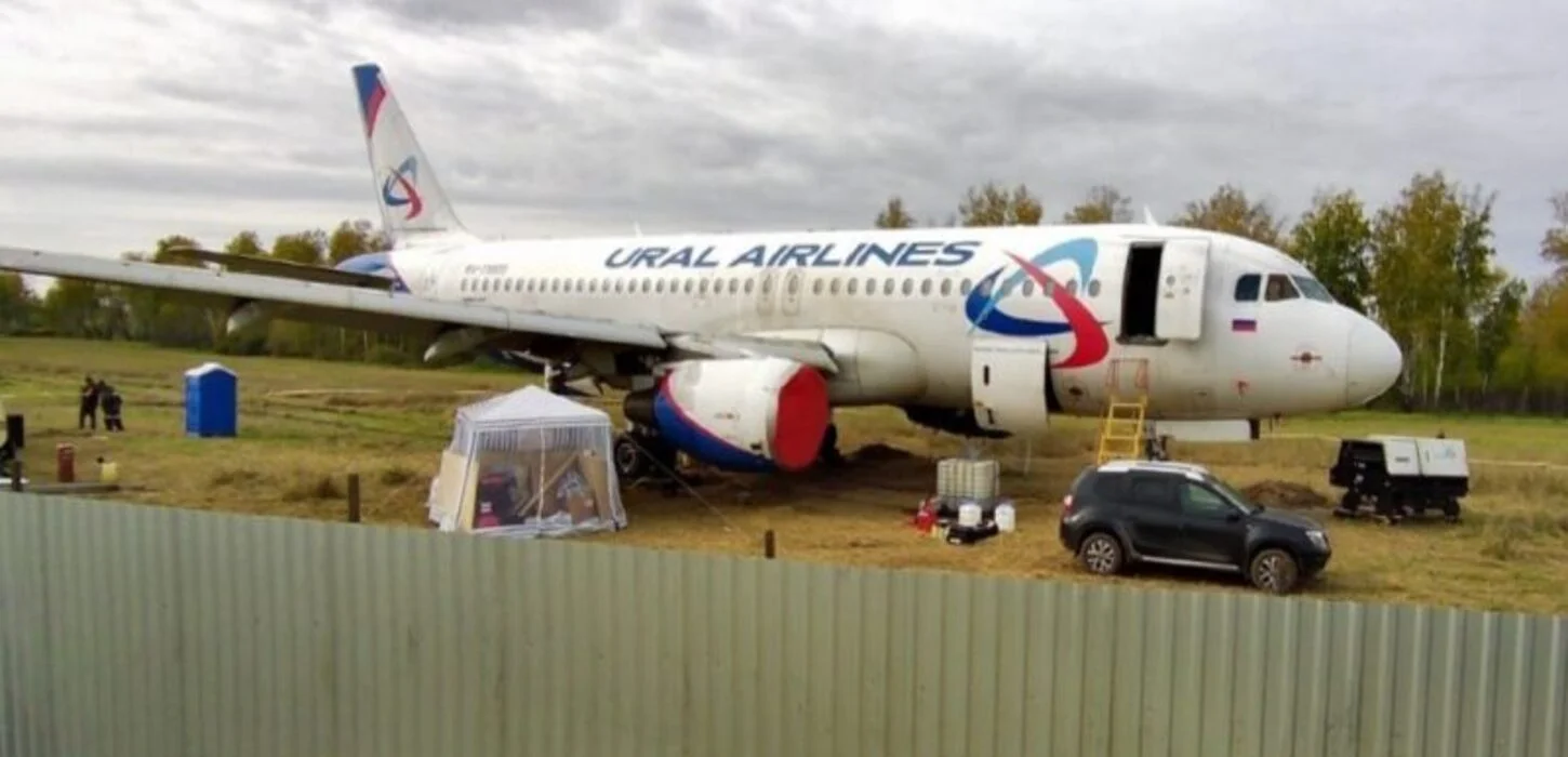 Ural Airlines tarlaya iniş