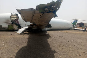 Safe Air'e ait kargo uçağı iniş sırasında düştü