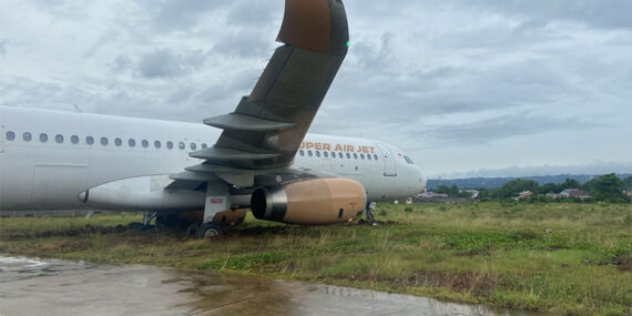 Endonezya’da Super Air Jet’e Ait Airbus A320 Uçağı Pistten Çıktı: 172 Yolcu ve Mürettebat Güvende