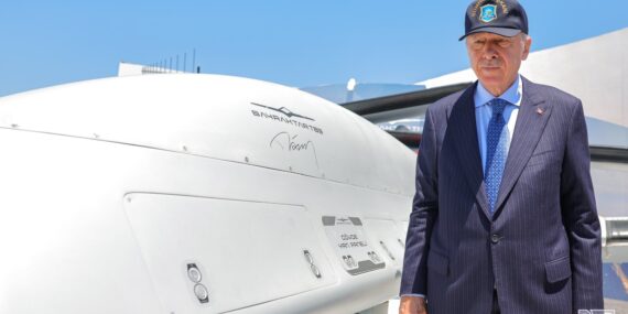 Erdoğan’dan Bayraktar TB3’e imza
