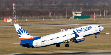 Havada Korkutan Anlar Antalya'dan Kalkan SunExpress Uçağı Varşova'ya Acil İniş Yaptı