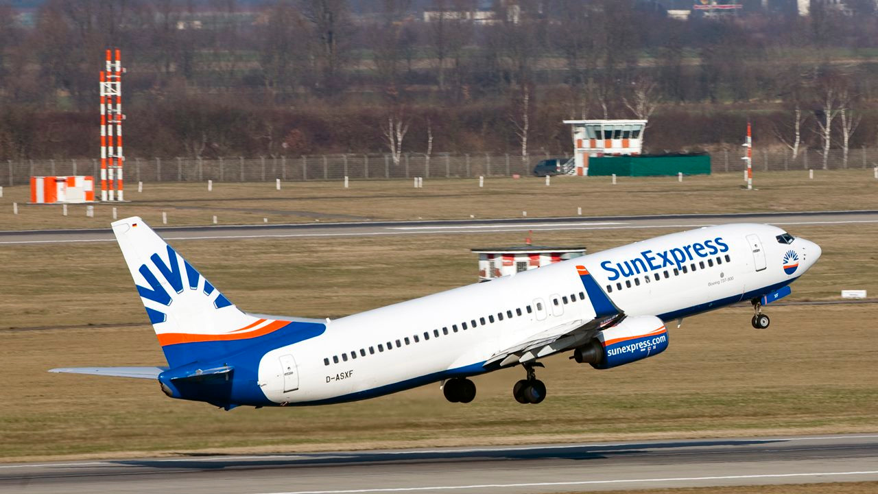 Havada Korkutan Anlar Antalya'dan Kalkan SunExpress Uçağı Varşova'ya Acil İniş Yaptı