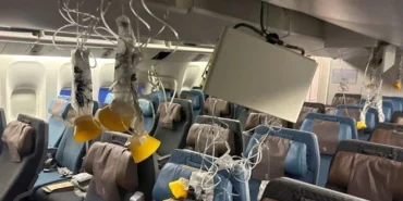 Londra'dan Singapur'a giden Boeing 777-300ER model uçakta, şiddetli türbülans nedeniyle bir İngiliz yolcu hayatını kaybetti. Olayda yedisi kritik 30 yaralı olduğu bildirildi.