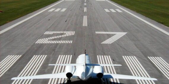 Pist Işıkları: Uçakların Gece İnişlerine Nasıl Yardımcı Olur?