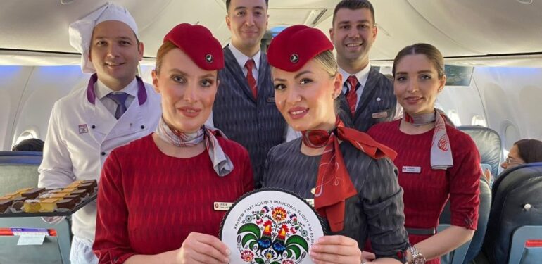 THY’den Kabin Memurlarına Özel Kutlama: Genel Müdür Bilal Ekşi de Katıldı