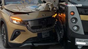 Antalya Havalimanı'nda TOGG ve Apron Servis Aracı Çarpıştı