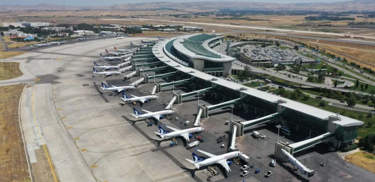 Havalimanlarında bayram rekoru: İstanbul Havalimanı’nda 2 milyon 434 bin yolcuya hizmvet verildi