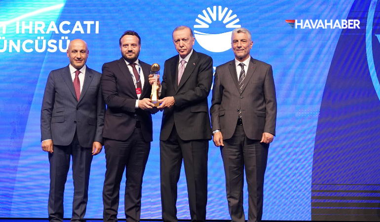 SunExpress, 2023’te Türkiye’nin En Fazla Hizmet İhracatı Yapan İlk Üç Şirket Arasında: Ödülü Erdoğan verdi