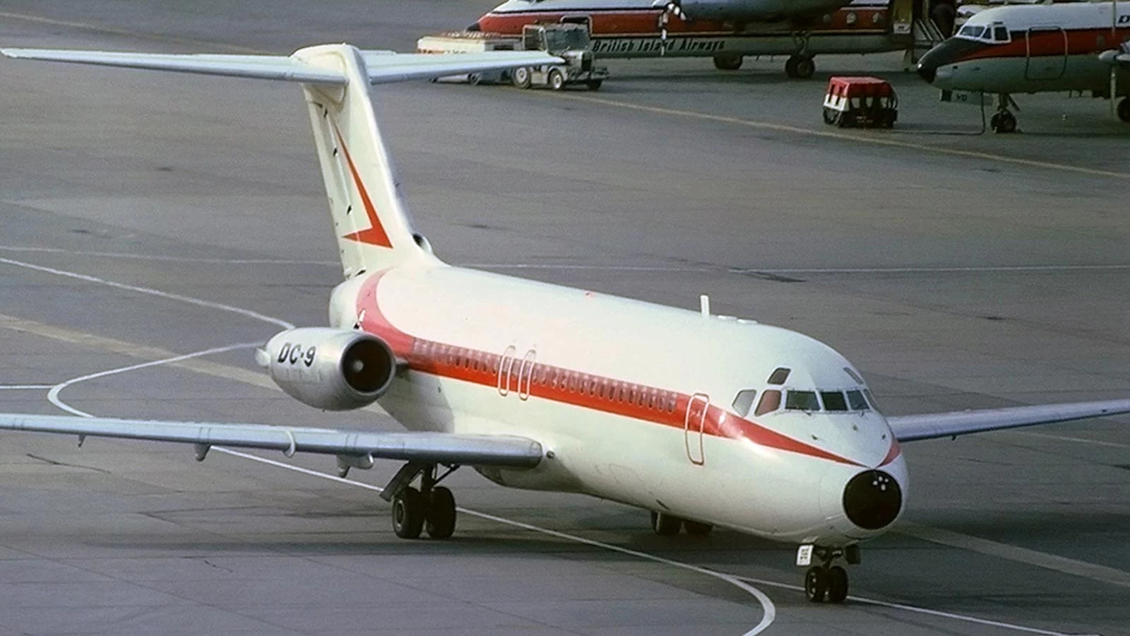 McDonnell Douglas DC-9 Nedir, Hangi Ülkenin ve Kaç Kişilik? McDonnell Douglas DC-9 Yolcu Uçağı Özellikleri ve Üretim Tarihi