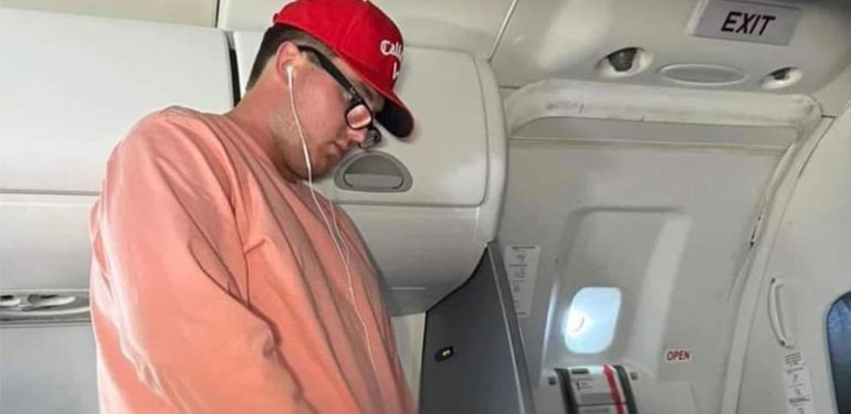 American Eagle Uçağında Şok Eden Görüntüler: Yolcu Koridora İşed