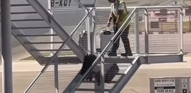 Cathay Pacific’te Skandal! Bagajları Fırlatan Personel İşinden Oldu