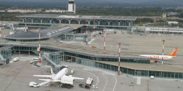Fransız polisi, Basel-Mulhouse Havalimanı'nı bomba alarmı nedeniyle tahliye etti.