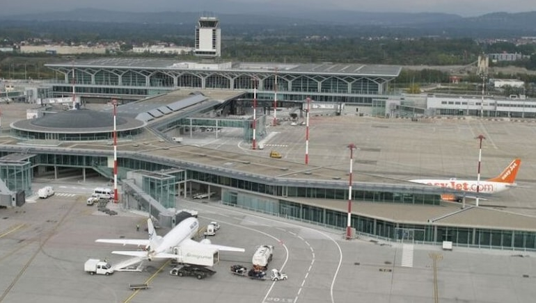 Bomba Alarmı! Basel-Mulhouse Havalimanı Tahliye Edildi