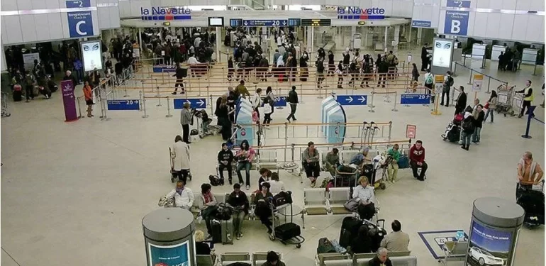 Havalimanlarında Yeni Dönem: Elle Aramayı Reddeden Yolcular Uçağa Alınmayacak