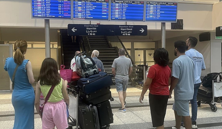 İsrail Tehdidi Nedeniyle Beyrut Havalimanı’nda Uçuşlar Askıya Alındı: Yolcular Mağdur